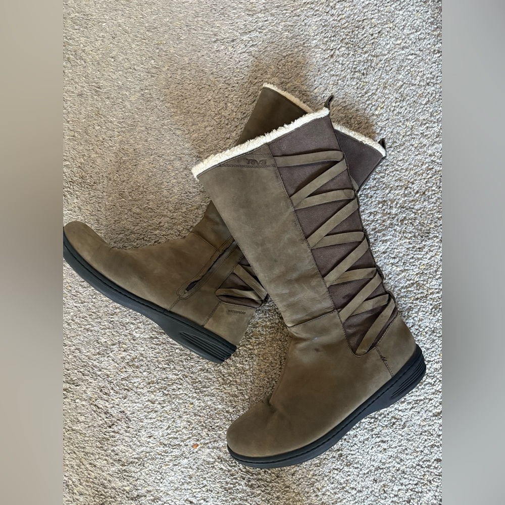 TEVA water resistant cold weather boot size 11